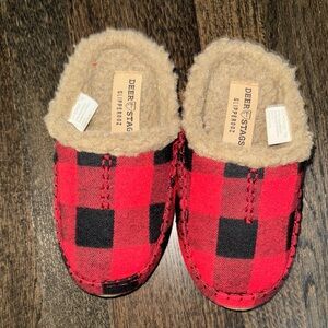 Deer Stags Kids' Black and Red Checkered Slippers- Band New